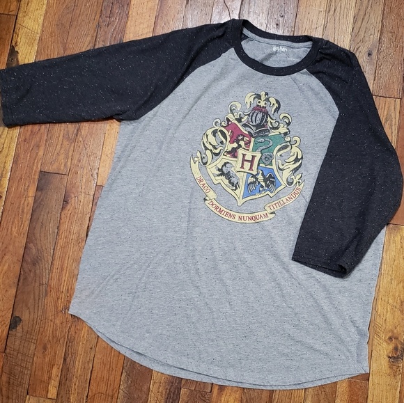 Tops - Harry Potter Hogwarts Raglan Tee. Unisex XL
